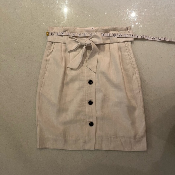 NWT H&M White Linen Paper-Bag Skirt. Size US 6. - Picture 5 of 6